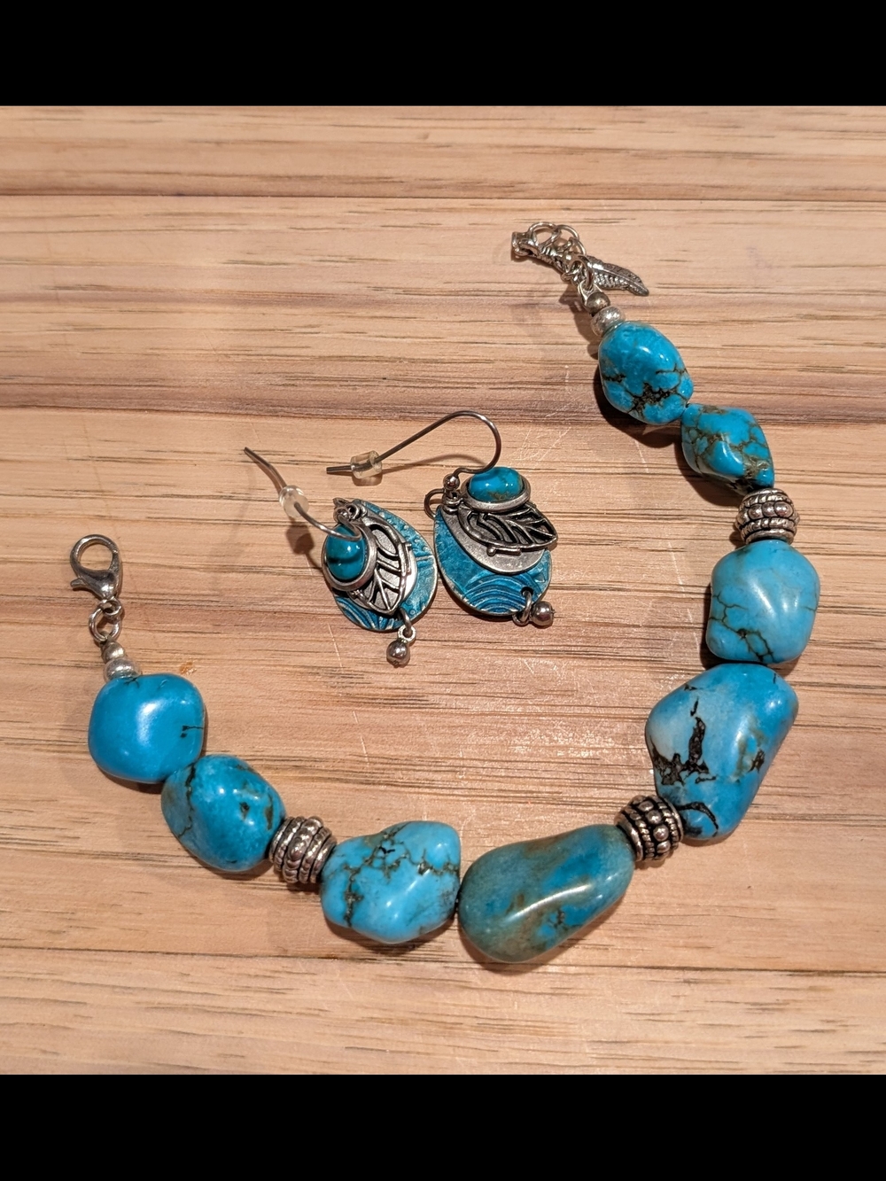 Source Unknown Turquoise Bead Bracelet with Matching Earrings - Blue and Silver